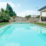 Luxurious In St-genies-de-comolas *