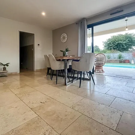 Lovely In St-genies-de-comolas *