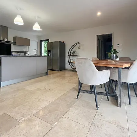 Lovely In St-genies-de-comolas 別荘