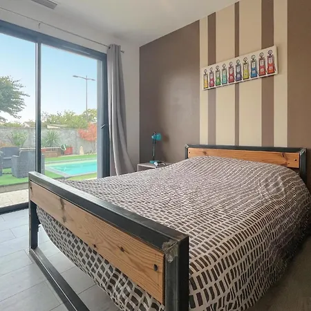 Lovely In St-genies-de-comolas Saint-Geniès-de-Comolas