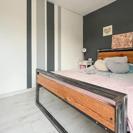 Lovely In St-genies-de-comolas 別荘