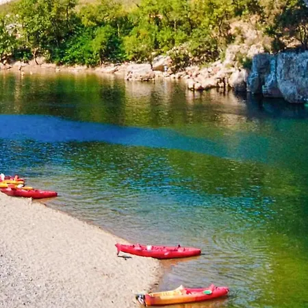 Lovely In St-genies-de-comolas 別荘